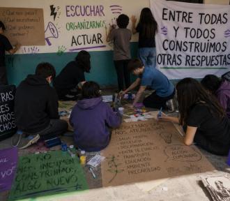Carta a las adolescencias que siguen defendiendo lo colectivo 